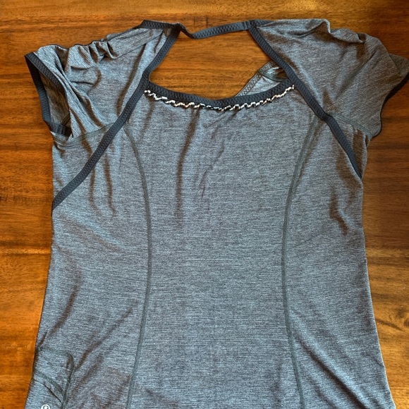 Lululemon workout top - Picture 2 of 3